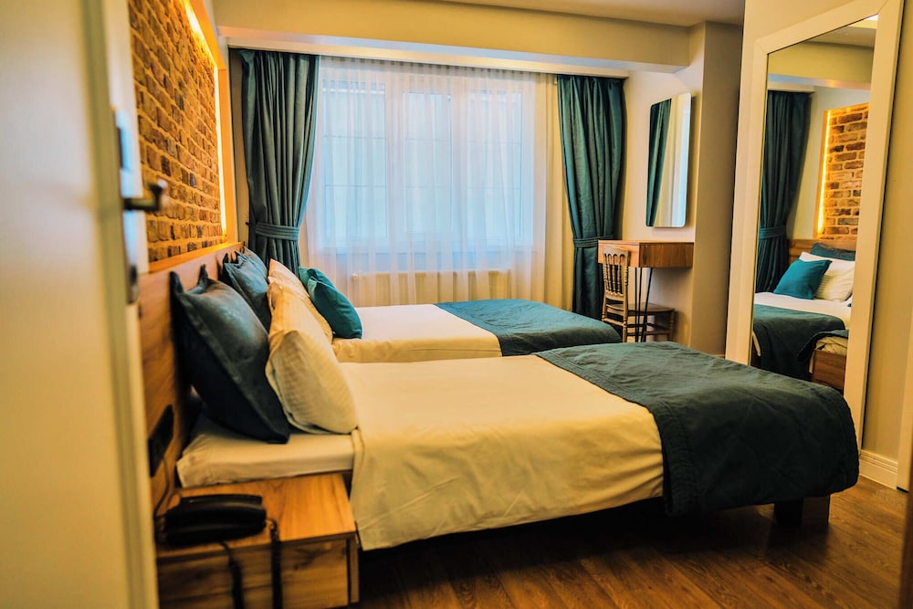 Santa Lucia Hotel 15/50