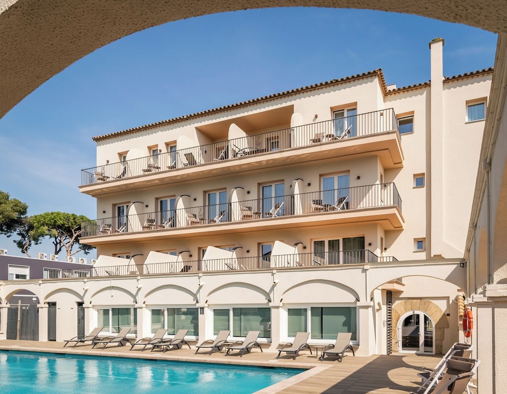Canal Olimpic Hotel 4/64