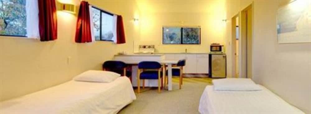 RAYLAND EPSOM MOTEL 7/36