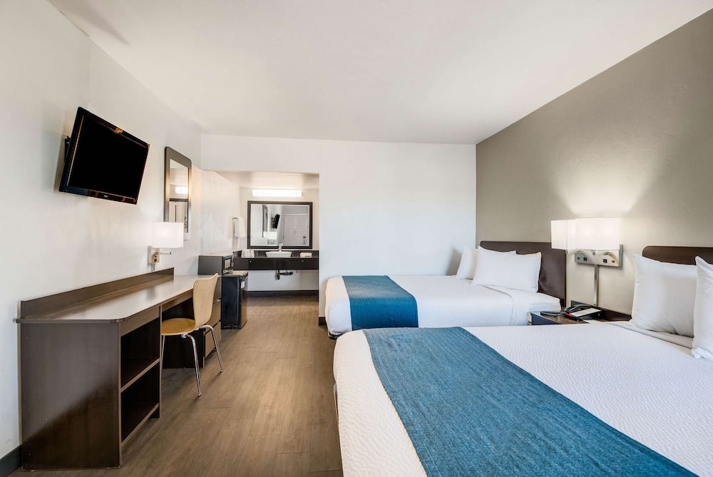 Motel6 Tucson, AZ- Downtown 28/53