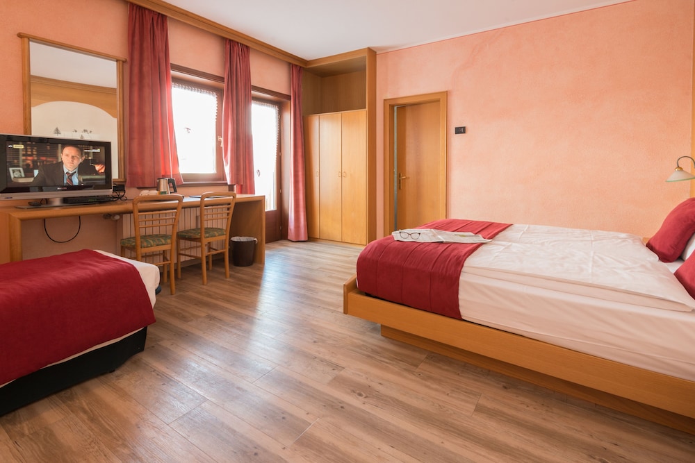 Francesin Hotel 32/79