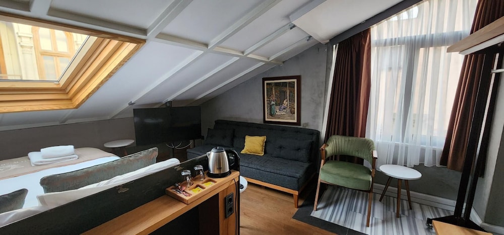 Aleksandr Pera Hotel 16/50
