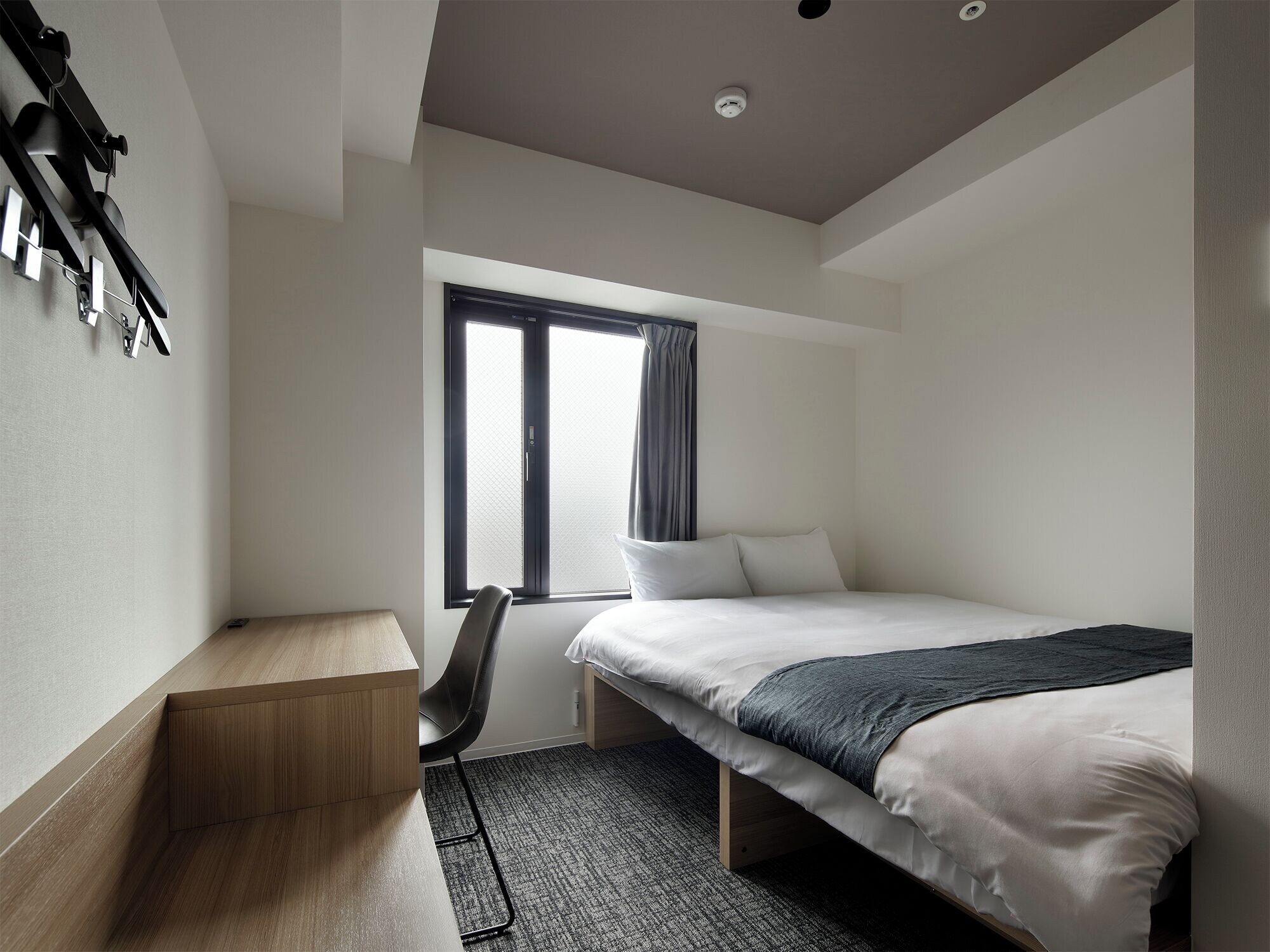ROOM, DOUBLE BED
