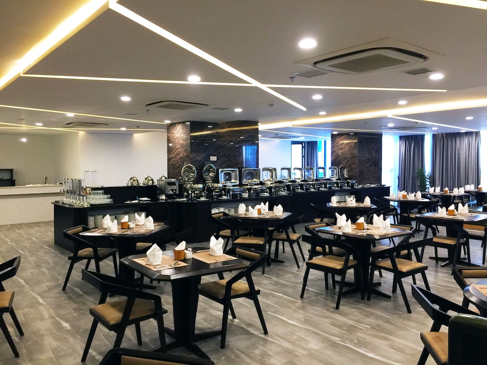 Majestic Premium Hotel 63/70