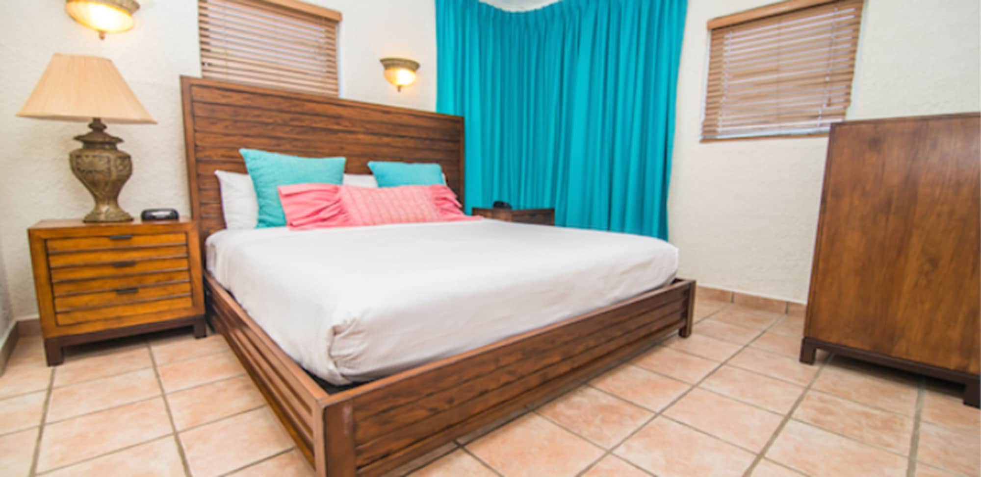 1 BEDROOM, TOWER, VILLA