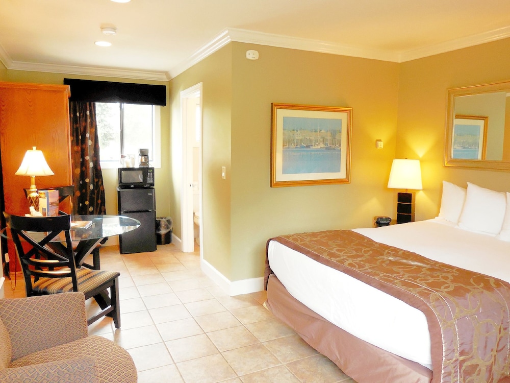 Sea Breeze Inn And Cottages 17/75