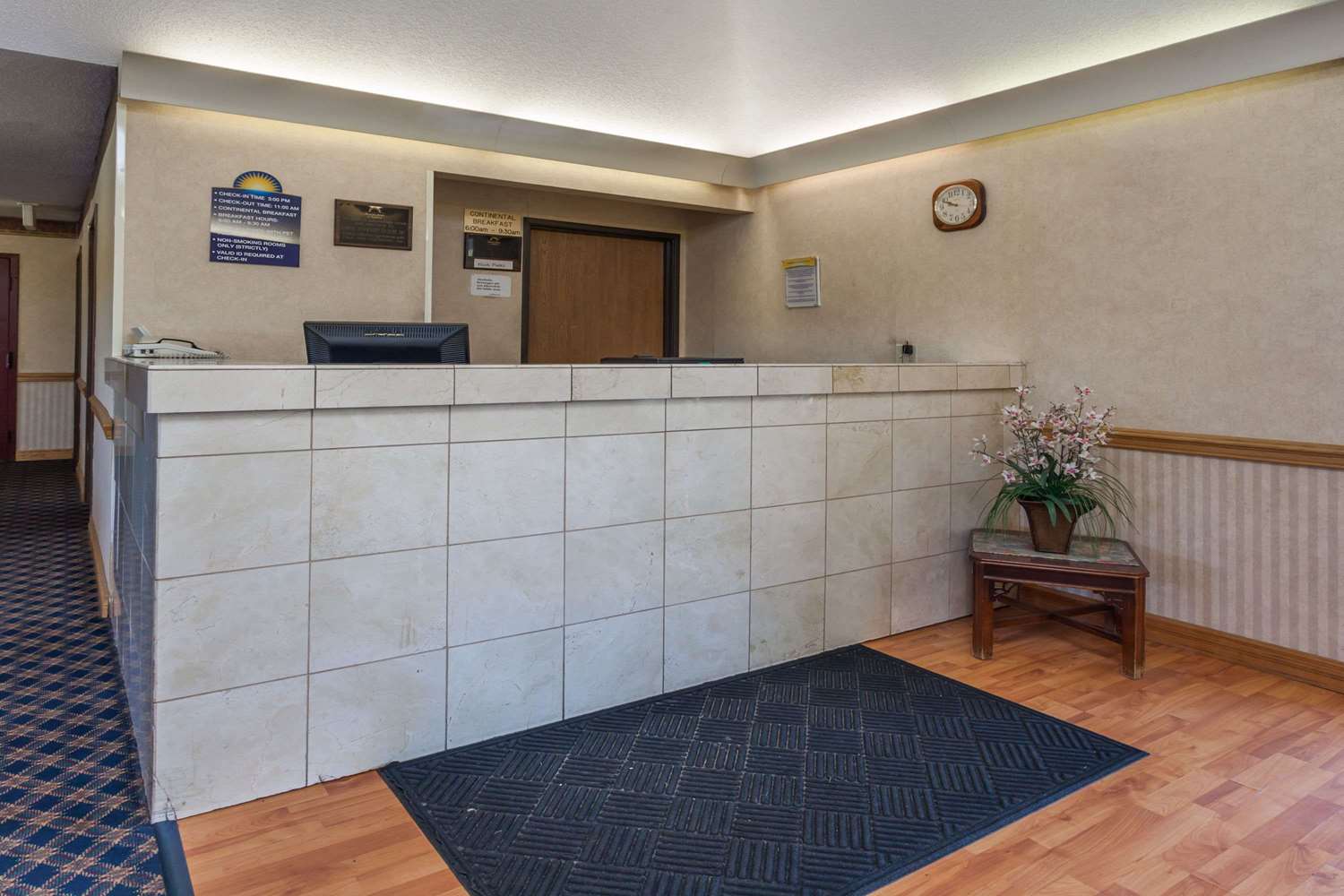 American Inn and Suites Dundee (ex Days Inn and Suites) 6/31
