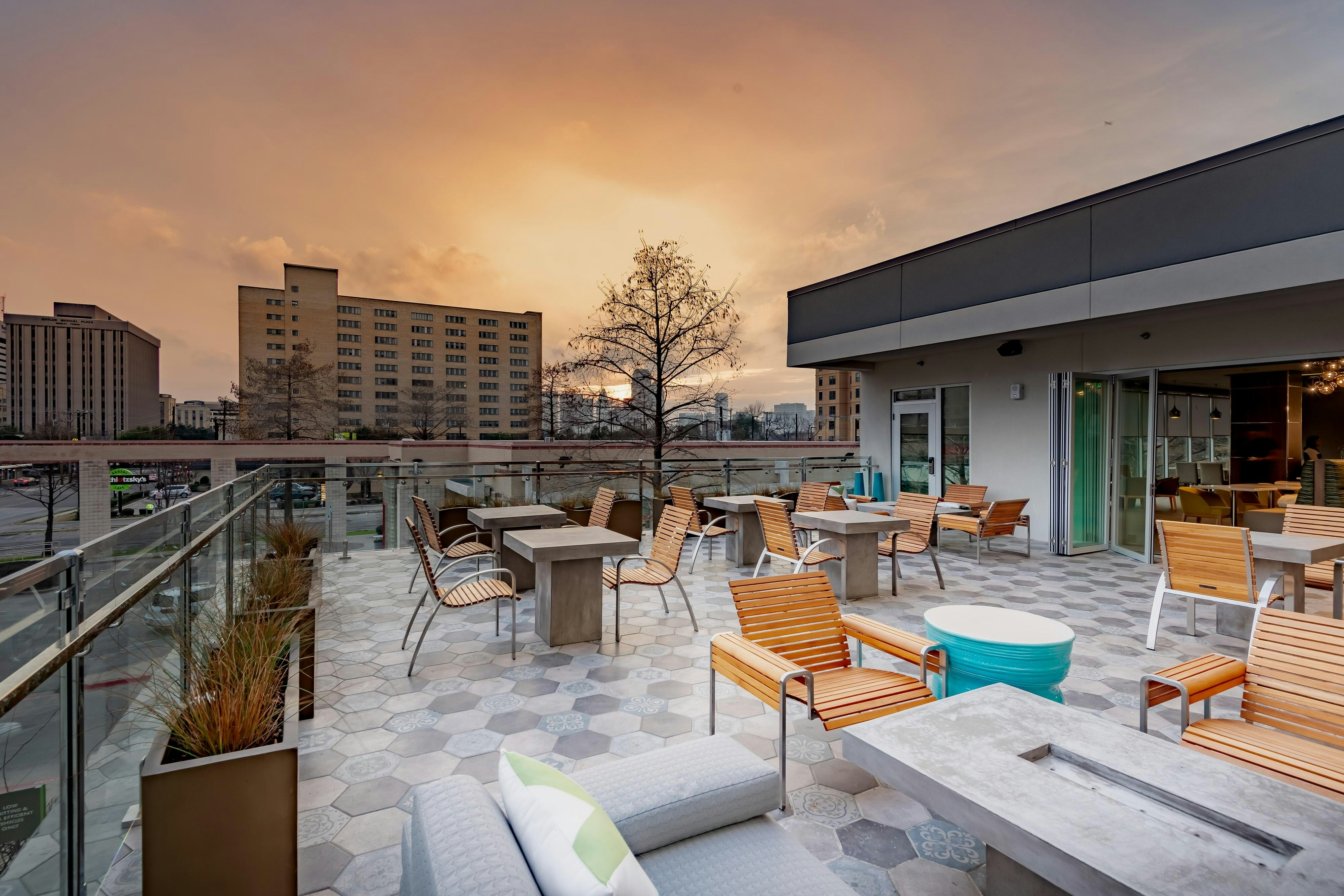 Element Dallas Downtown East 60/76