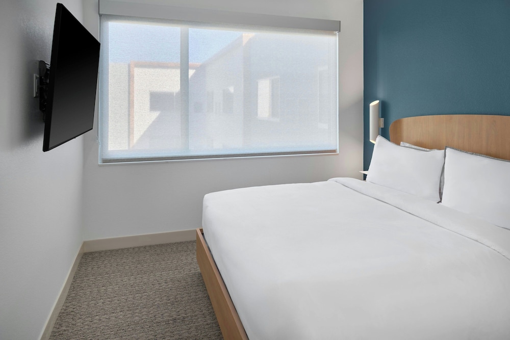 Element by Marriott Branson 18/50