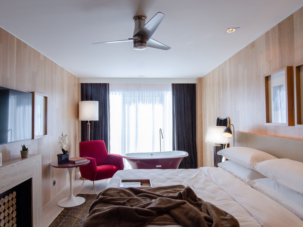 CONTEMPORARY, JUNIOR SUITE
