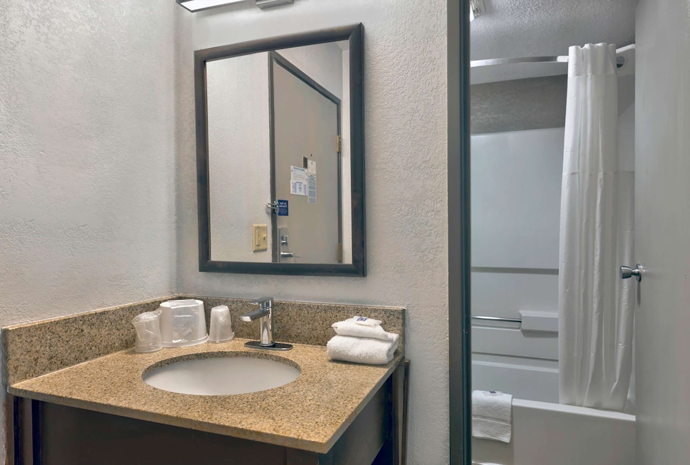 Motel6 Oak Creek, WI 23/53
