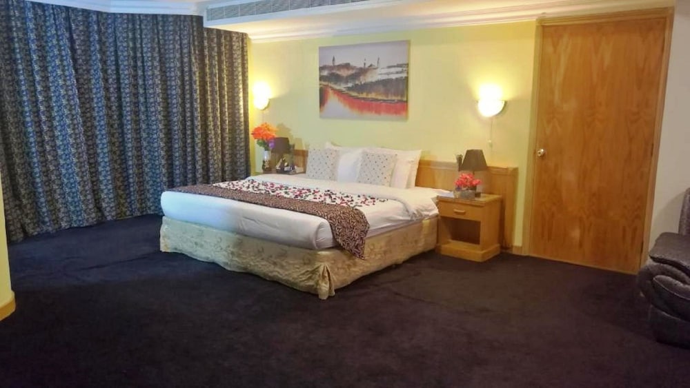 Phoenicia Tower Hotel 19/67