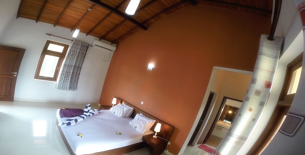Airport Villa 22/57
