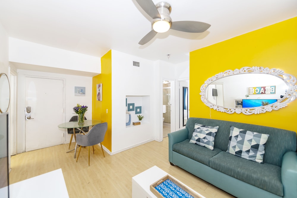 Art Deco Ocean Walk Apartments 41/60