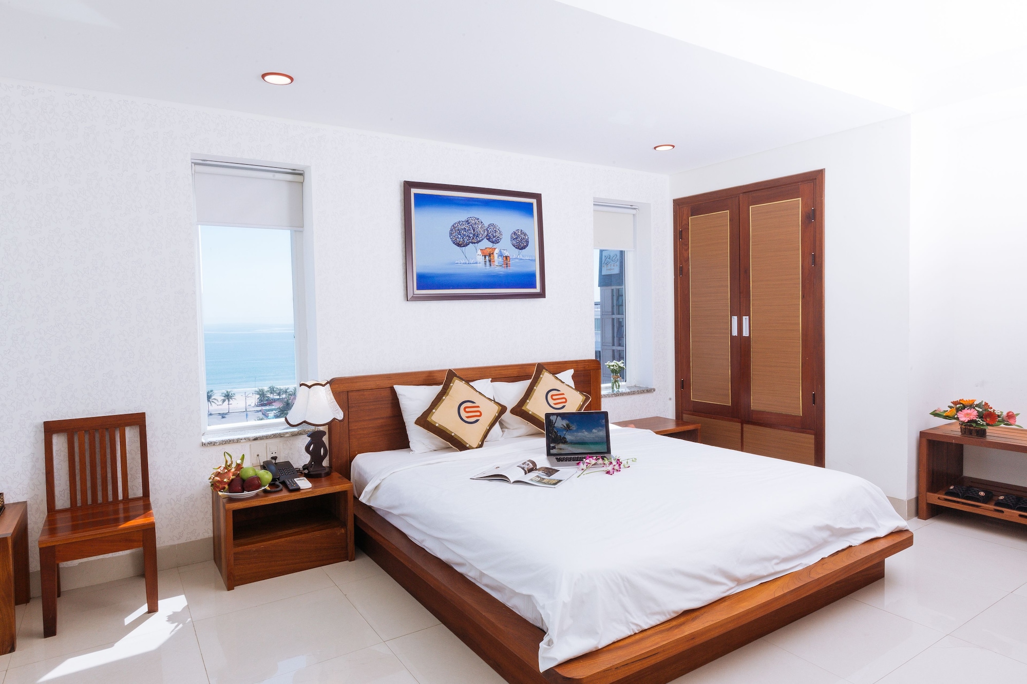 DELUXE, DOUBLE BED
