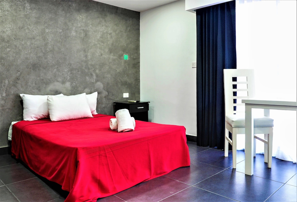 DELUXE, DOUBLE BED