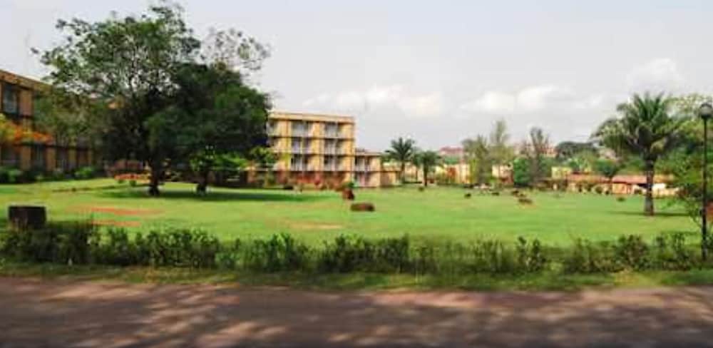 Nike Lake Resort 34/37