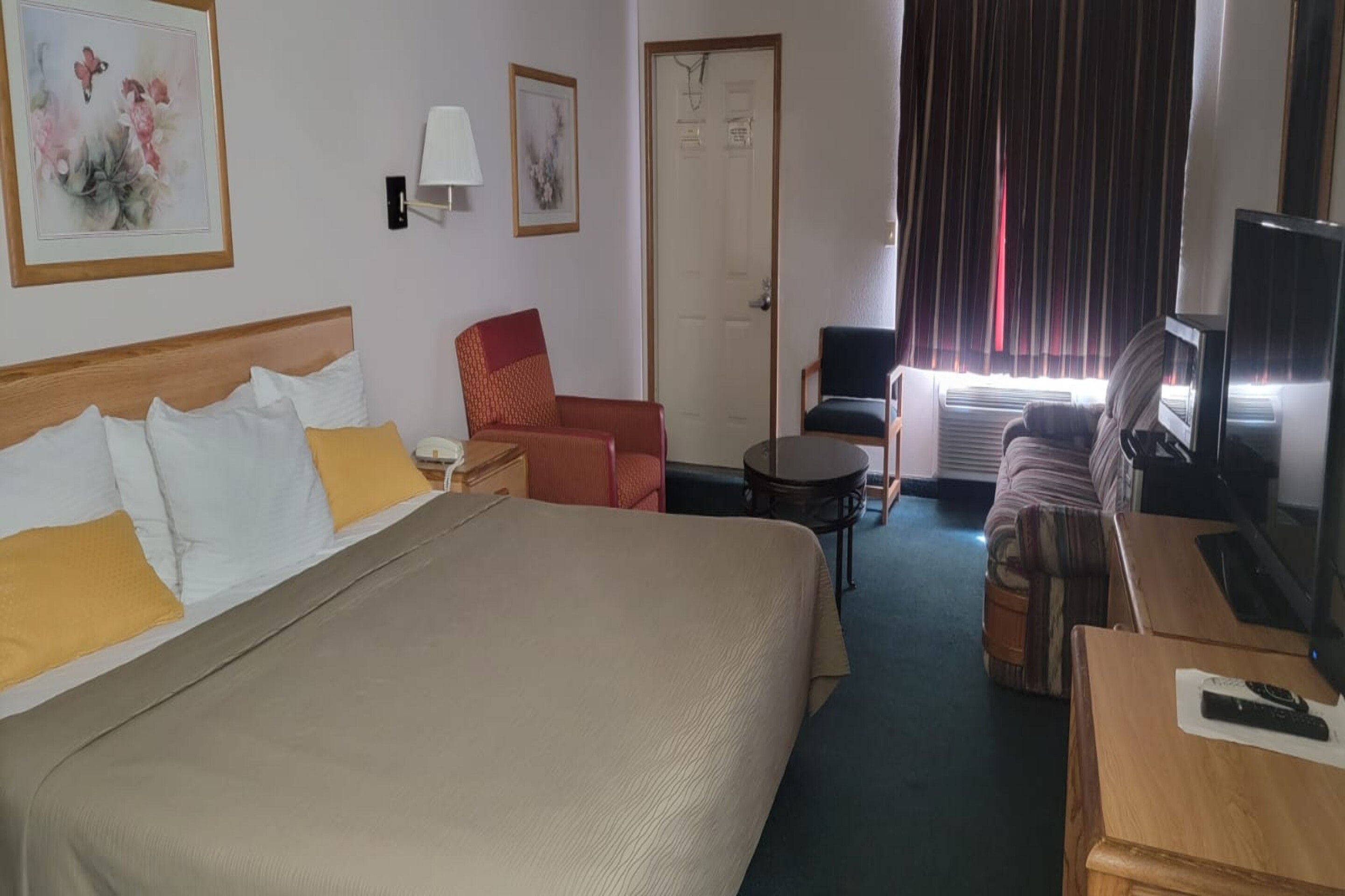 HomeTown Inn By OYO Texhoma, OK 7/50