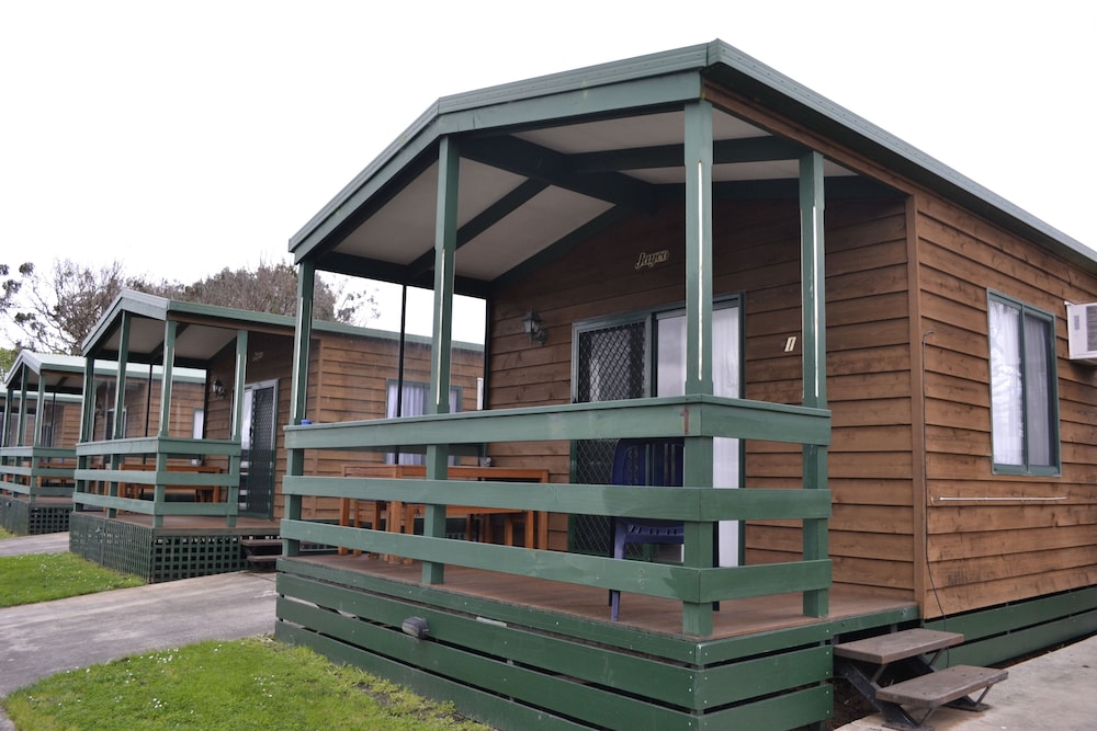 PORTLAND HOLIDAY VILLAGE 6/50