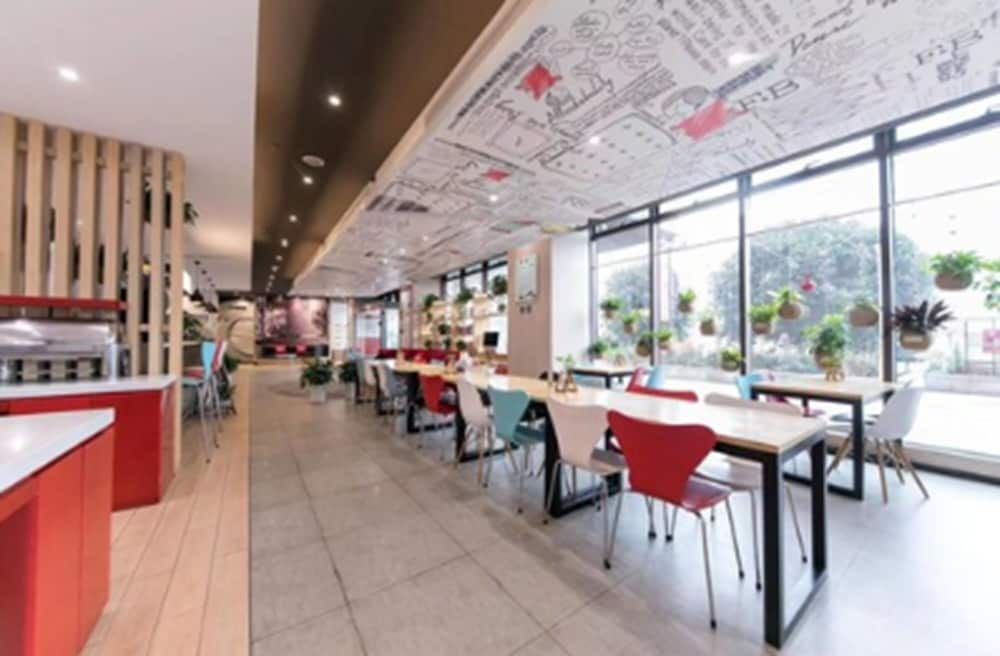 ibis Shanghai Chengshan Road 25/33