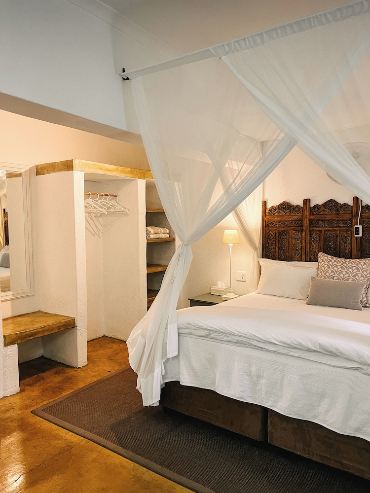 LUXURY, SUITE
