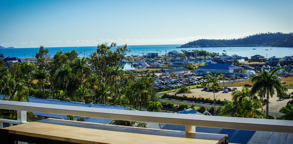 Coral Sea Vista Apartments 54/58
