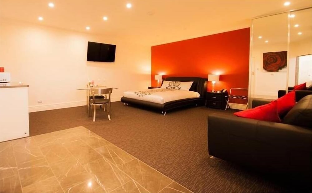 SILVER HAVEN MOTOR INN 27/41