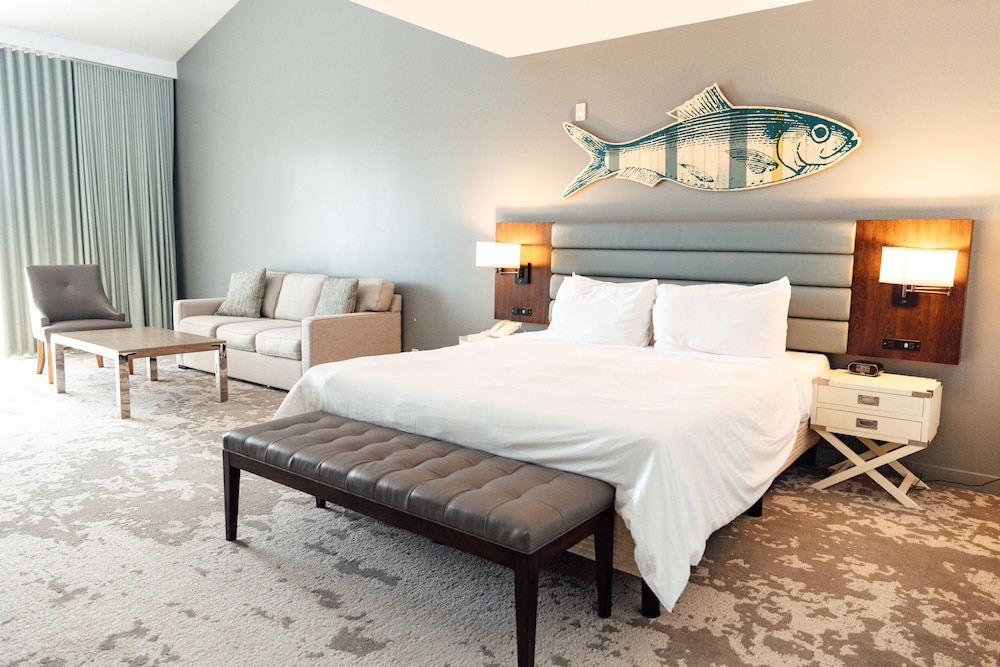 Lakehouse Hotel and Resort 28/100
