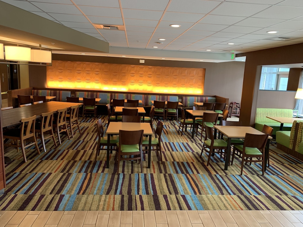 Fairfield Inn Suites Eugene East Springfield 40/47