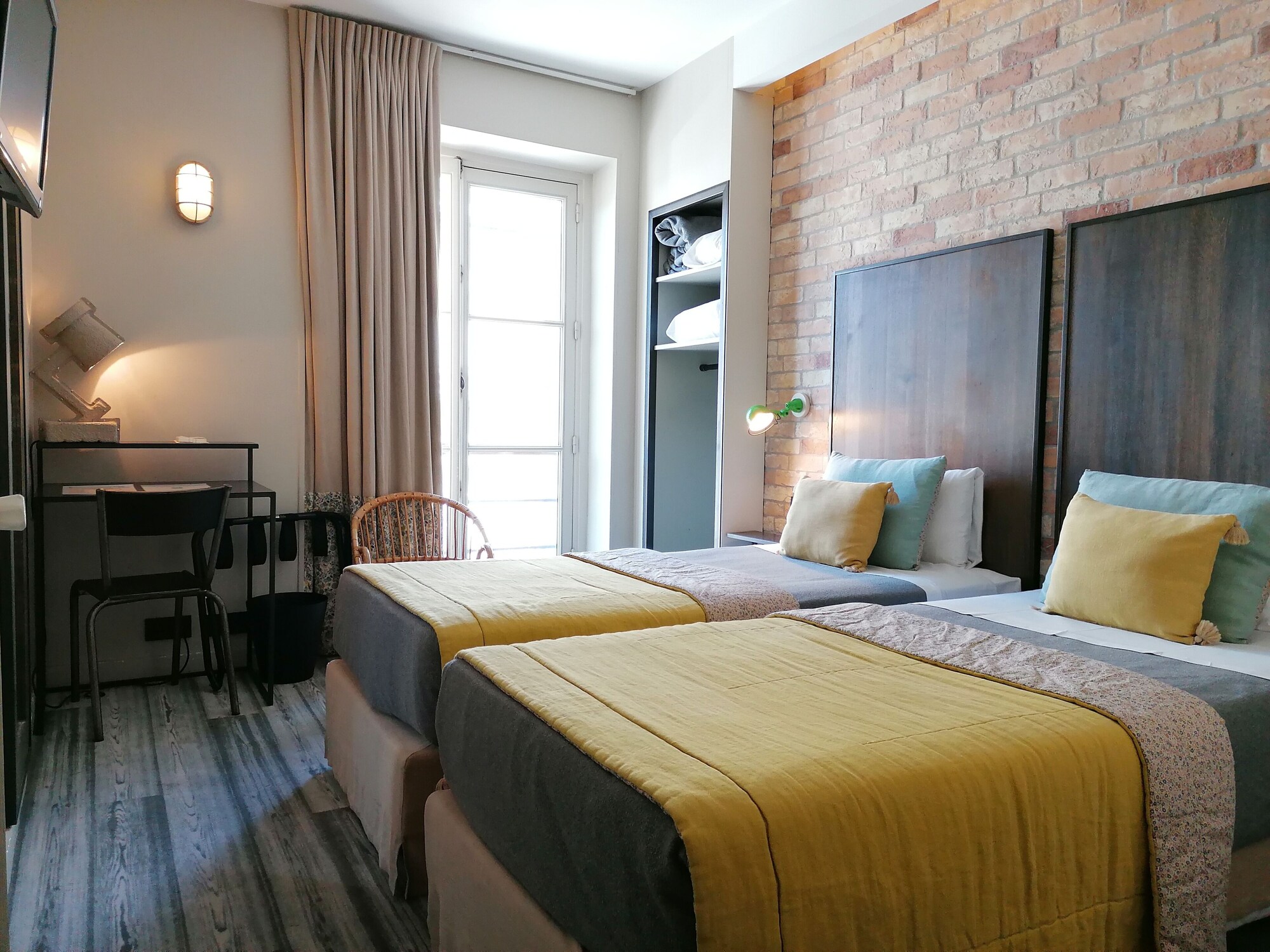 SUPERIOR, TWIN BEDS