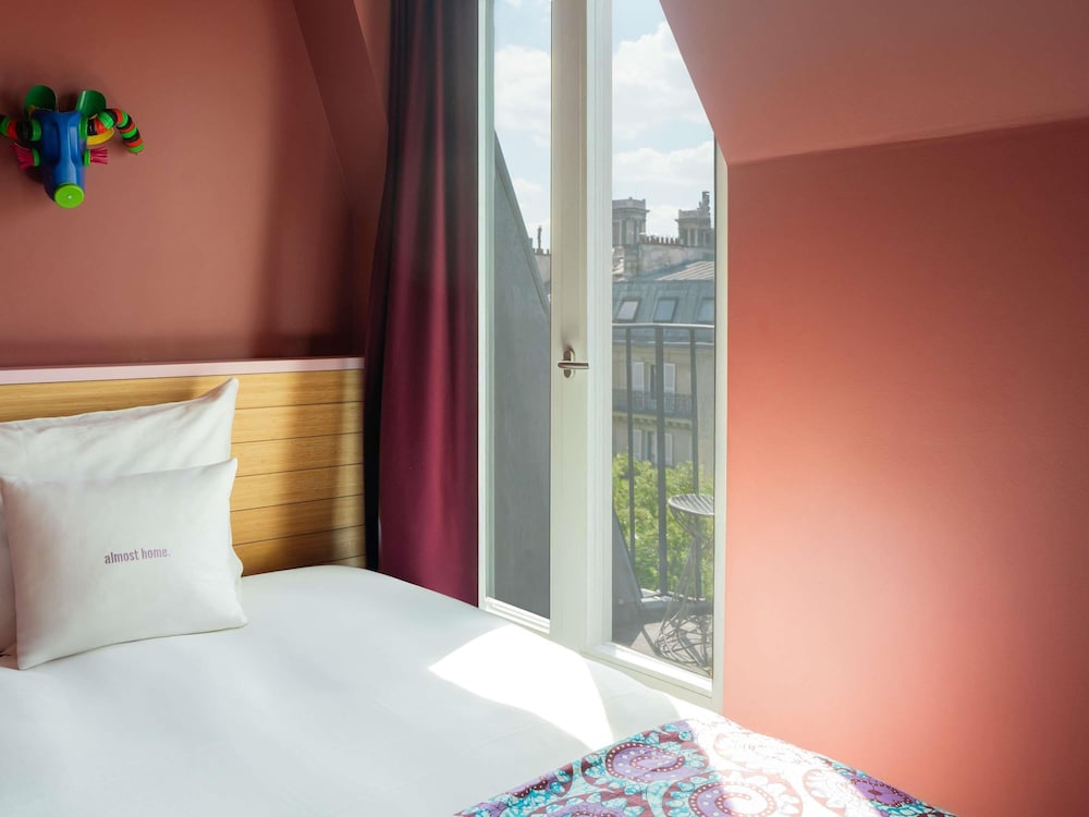 ROOM, CITY VIEW, SMALL
