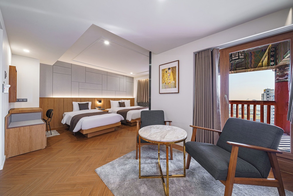 PREMIER, SUITE, CORNER