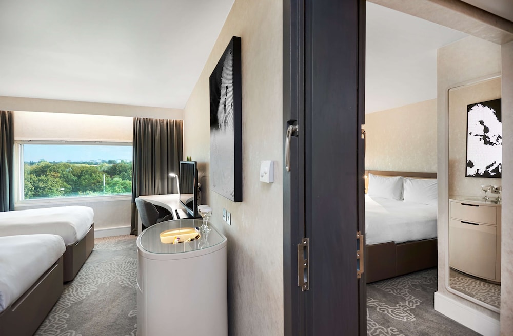 Hilton London Heathrow Airport 27/81