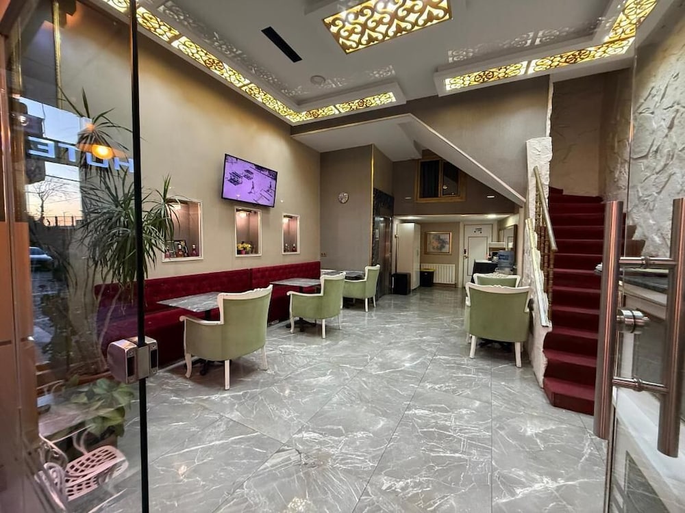 Rhythm Hotel 33/50