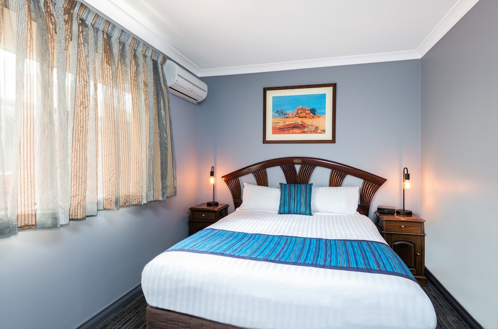 Quest Yelverton Kalgoorlie 15/35