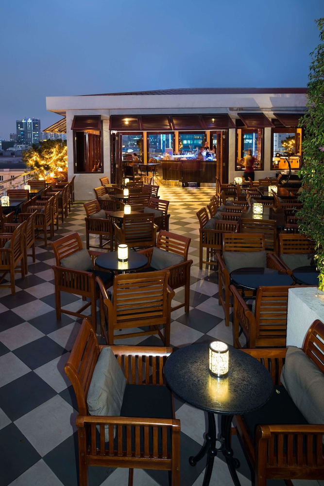 Caravelle Hotel Saigon 61/80