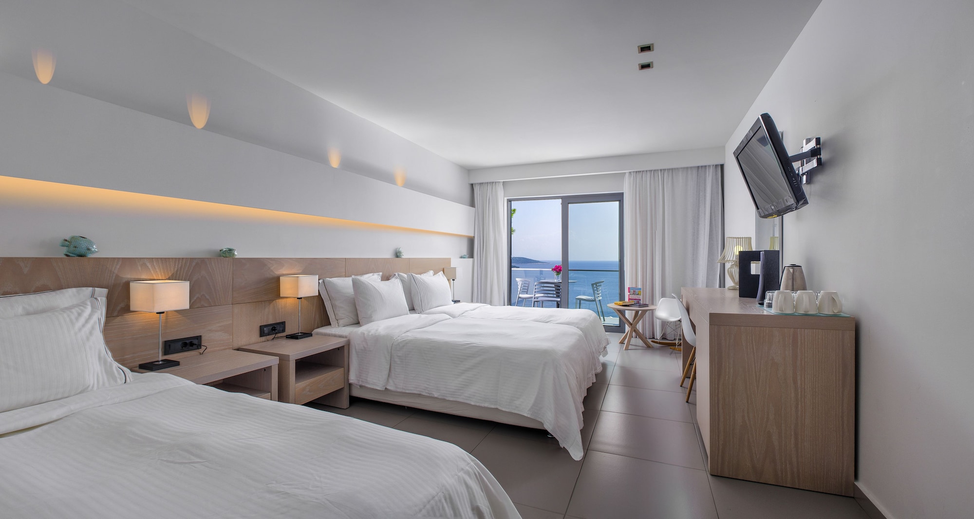Elevated, Triple, 1 Queen and 1 Single Bed, Sea View, Ground Floor