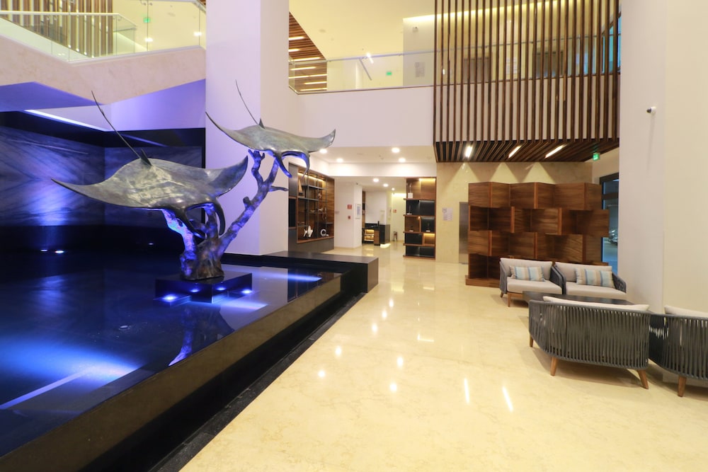 Holiday Inn and Suites Puerto Vallarta Marina and Golf 57/78