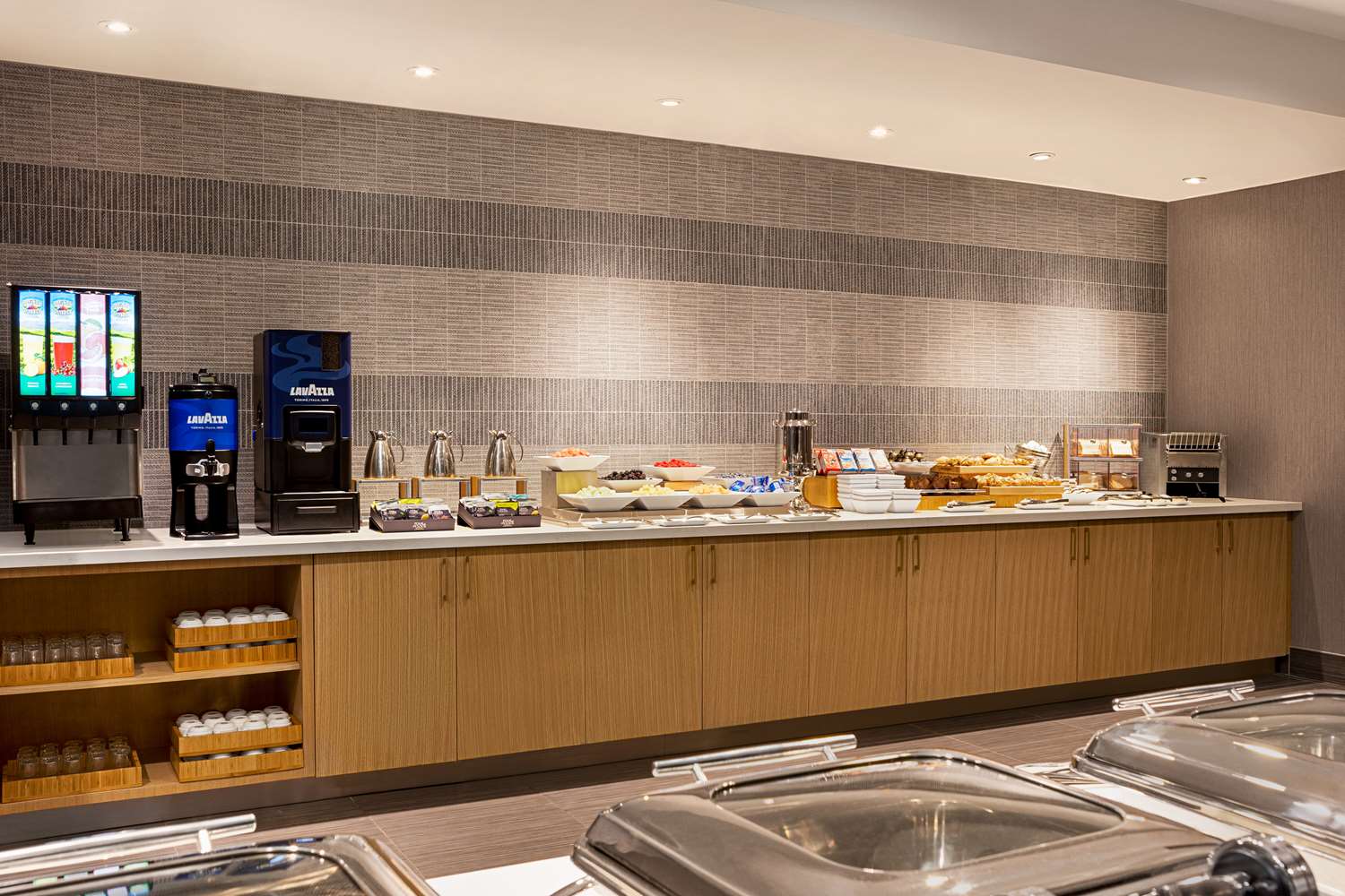 DoubleTree by Hilton Pointe Claire Montreal Airport West 5/13