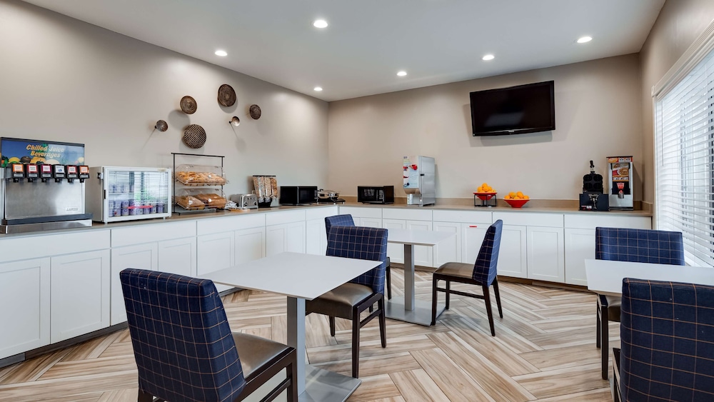 Best Western Worlds Of Fun Inn & Suites 39/41