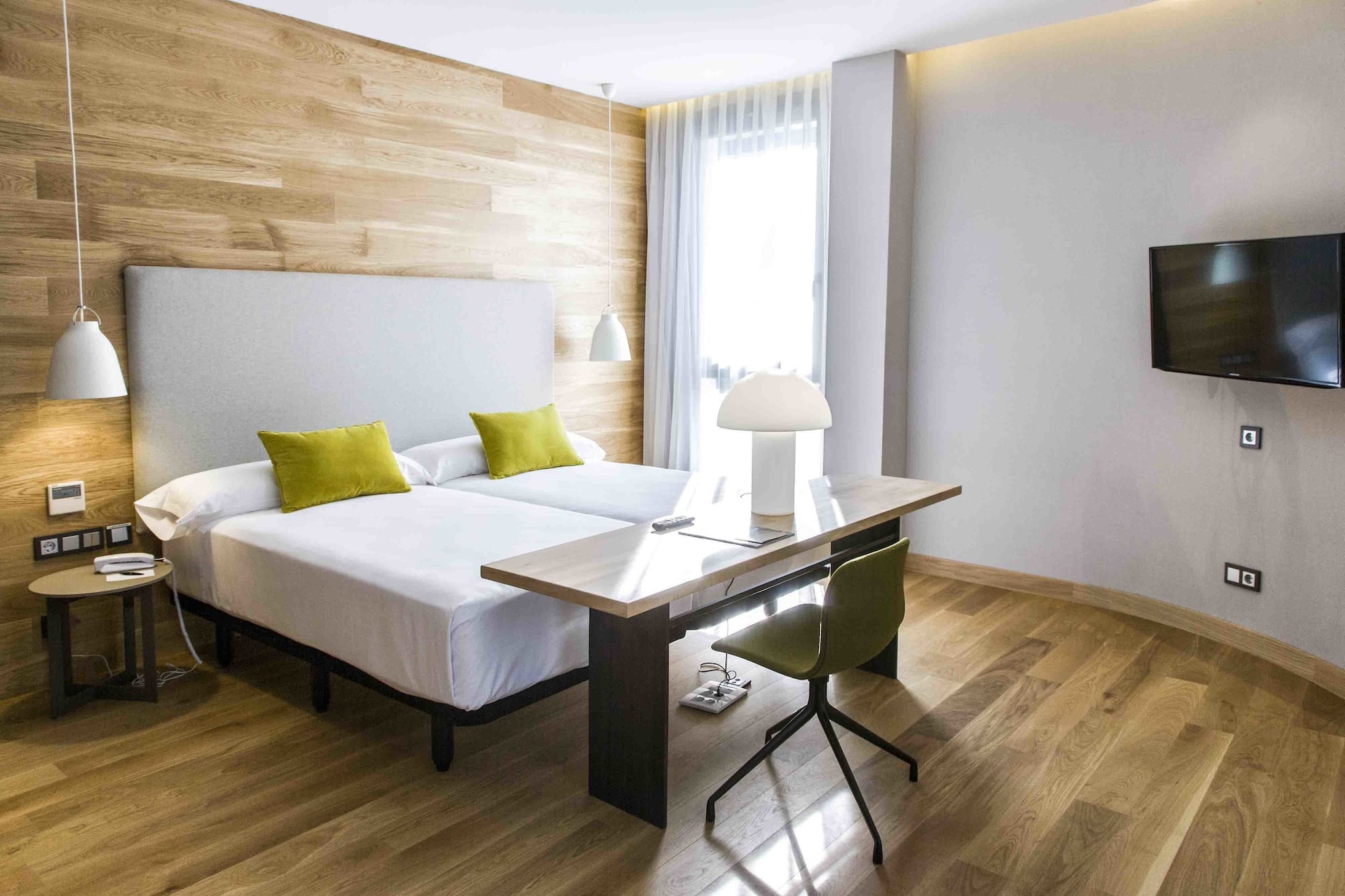 PETITE, DOUBLE BED