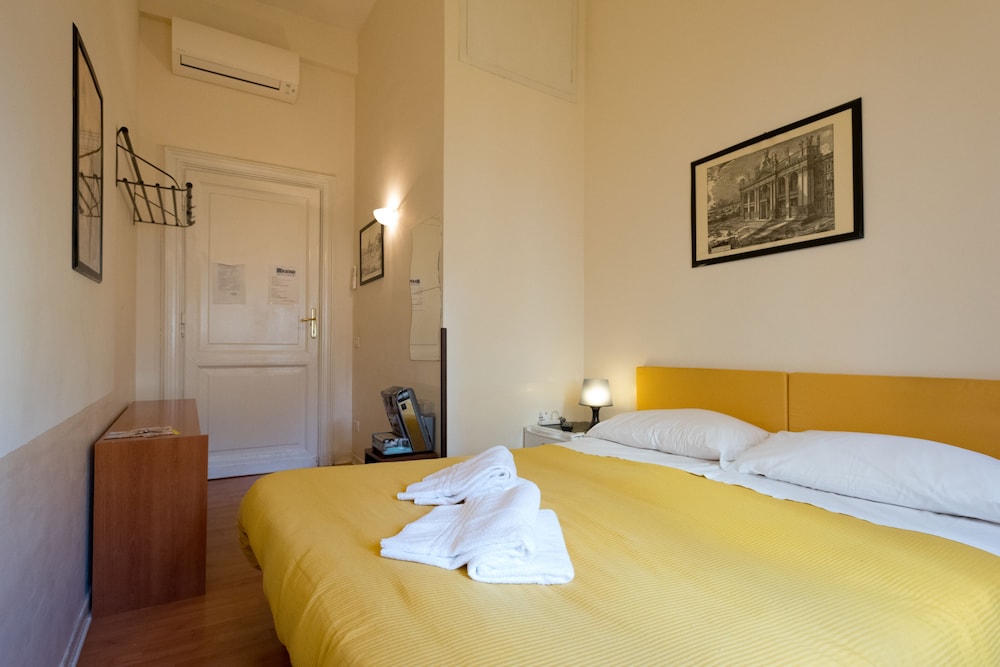 ECONOMY, DOUBLE OR TWIN BED