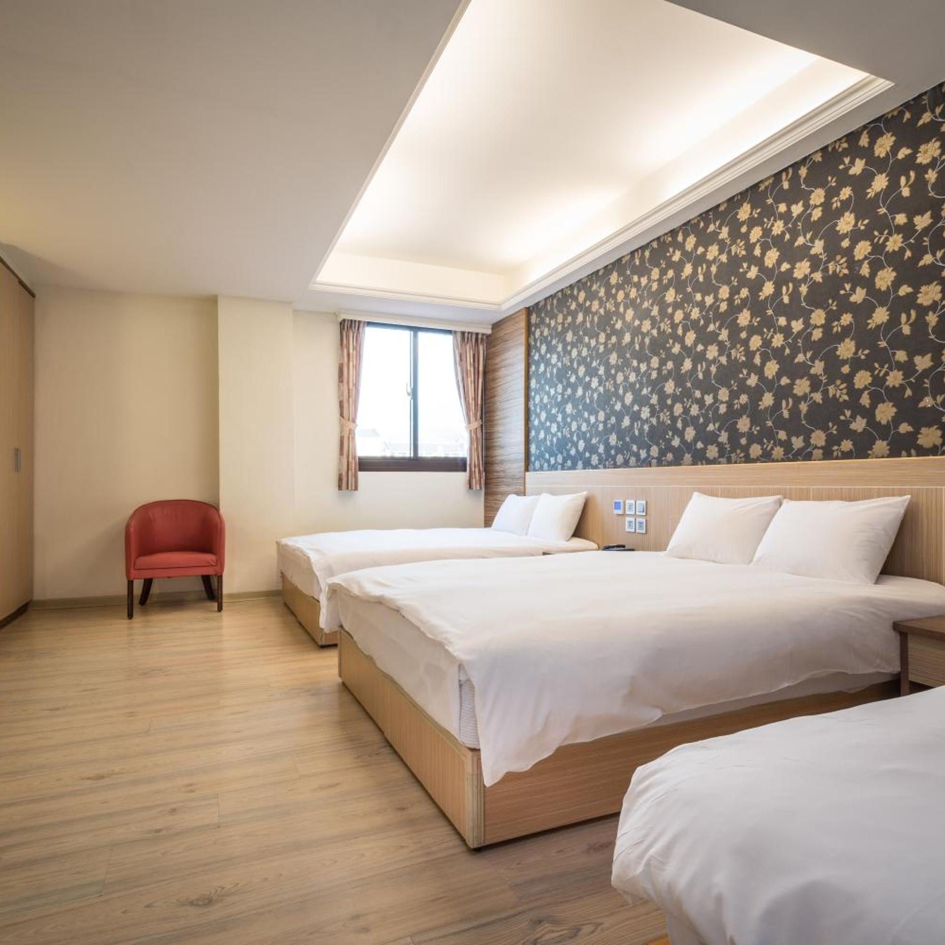 Yadi Hotel 30/53