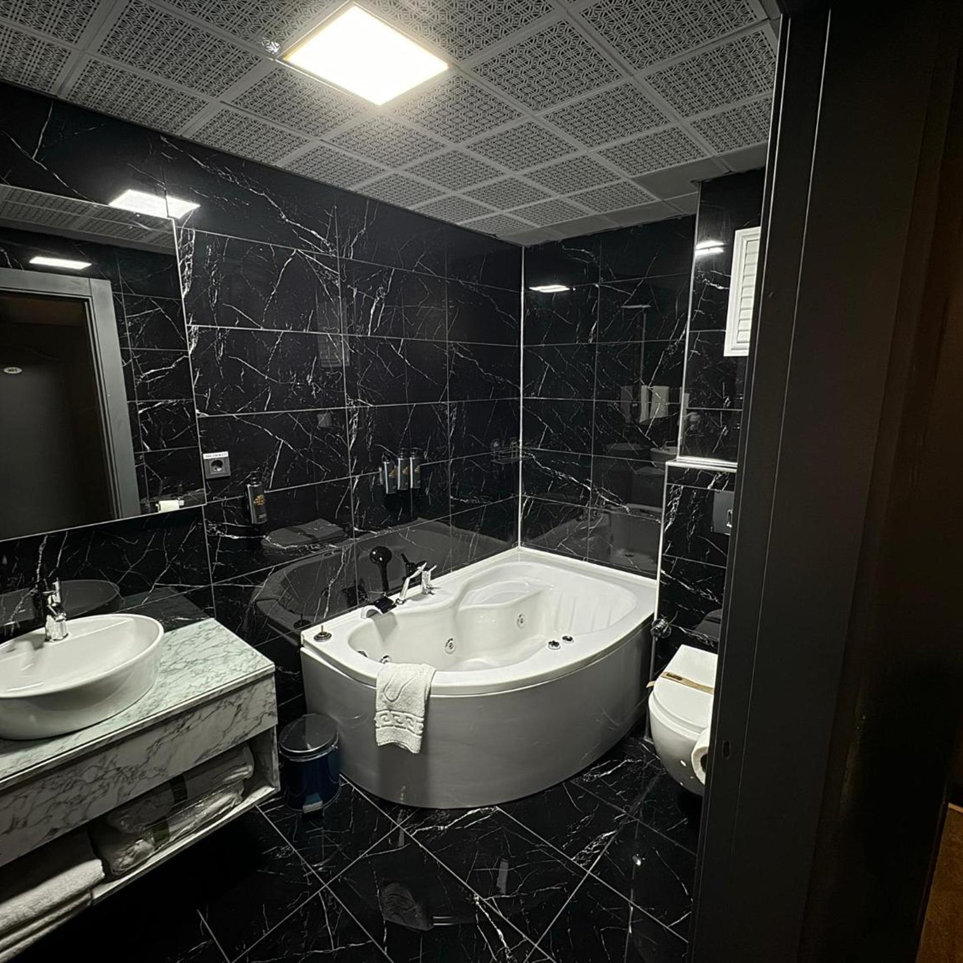 جناح، Royal Anka Hotel 8/10