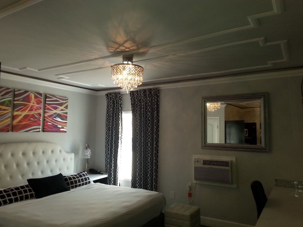 ROOM, KING BED