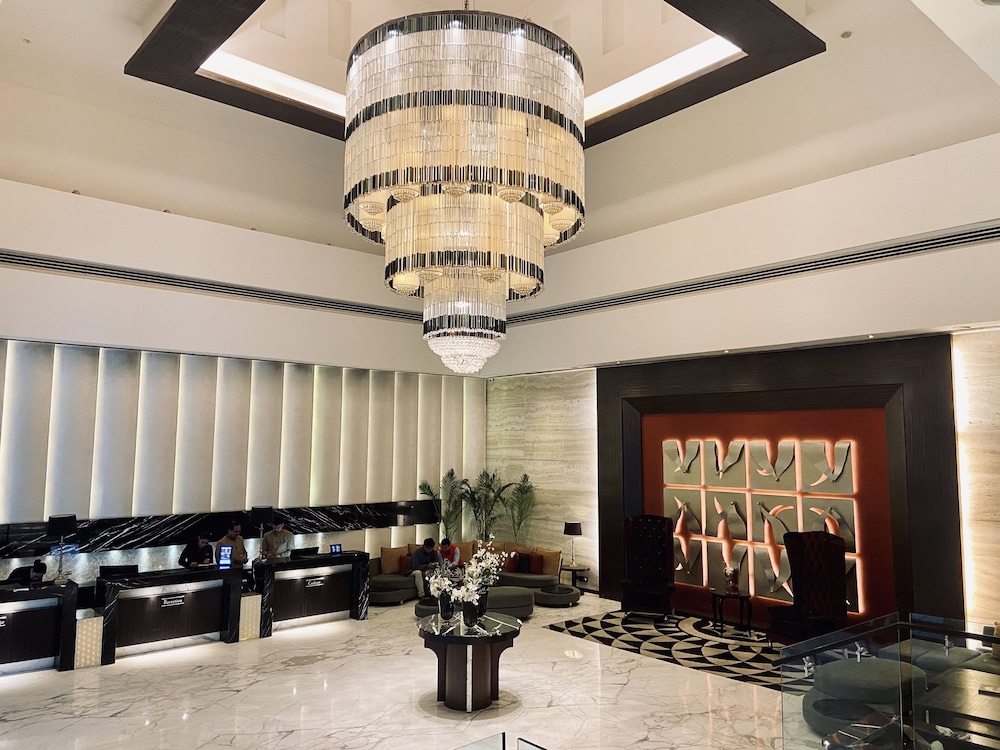 The Landmark Hotel 6/49