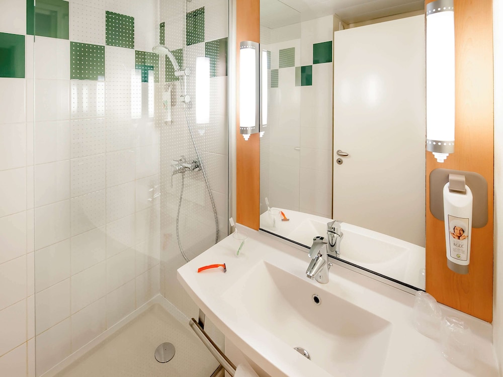 Ibis Vannes 11/59