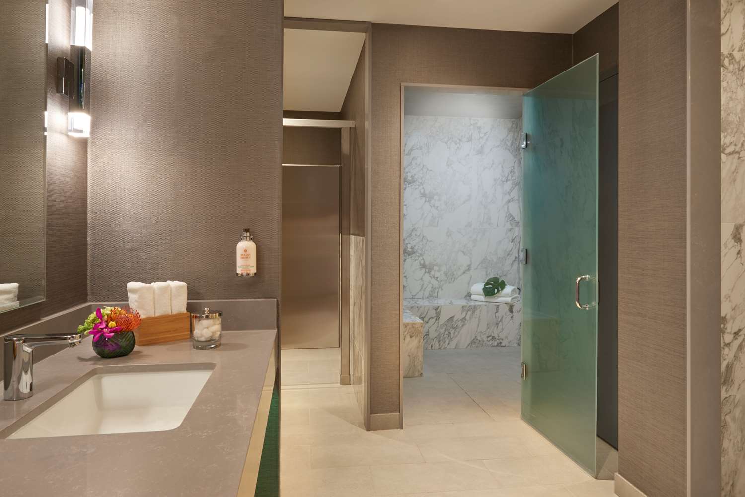 SoHo Hotel Toronto 54/55