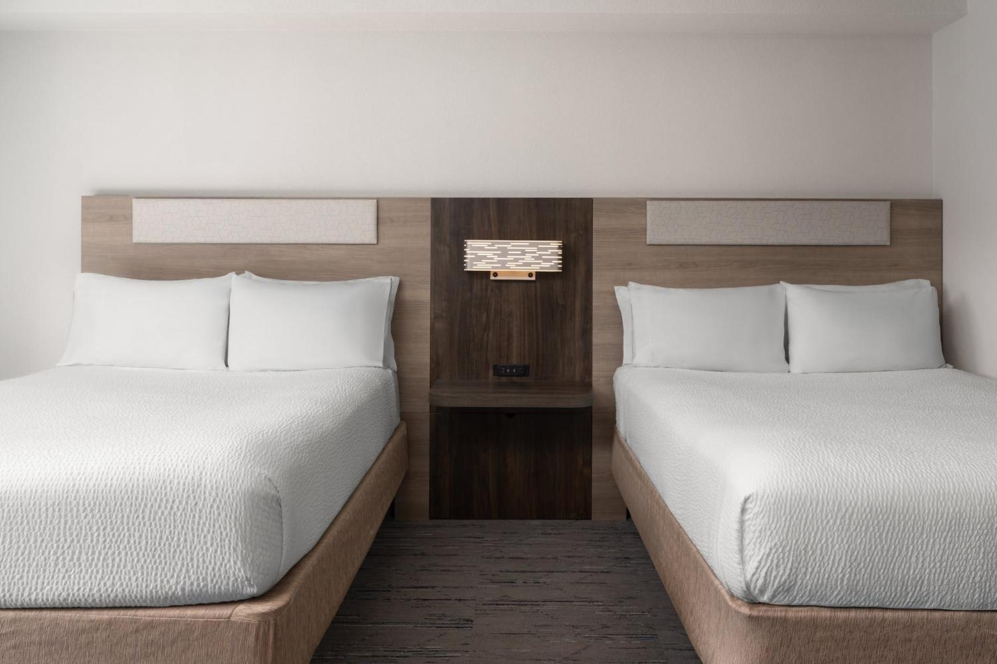 Suite, 2 Queen Beds, Sofa
