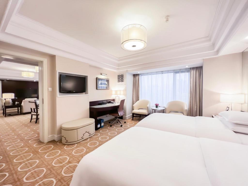 Chairman, Suite, Twin Beds, King Bed, Club Floor